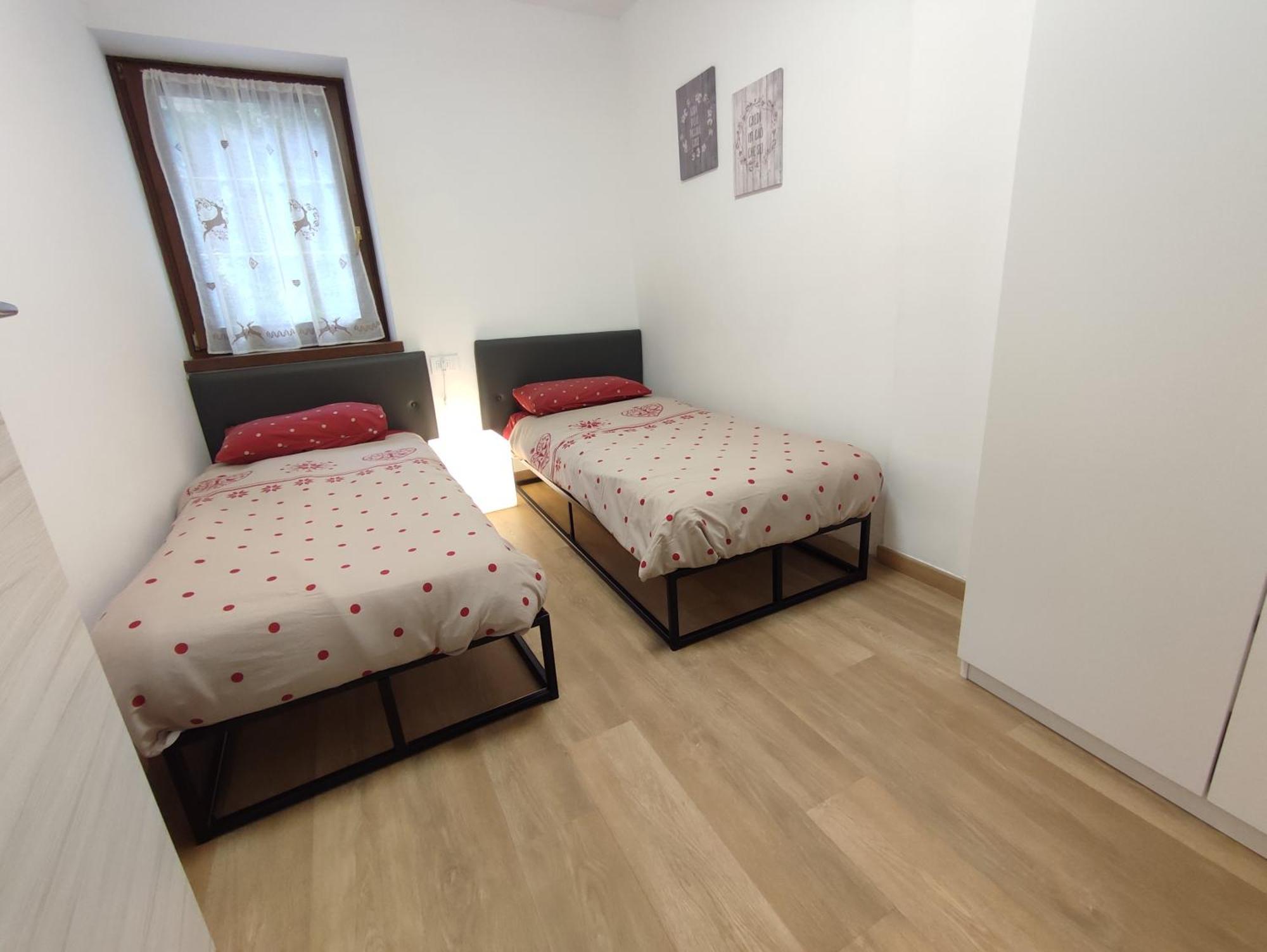 Appartamento Con Giardino Carisolo Bagian luar foto